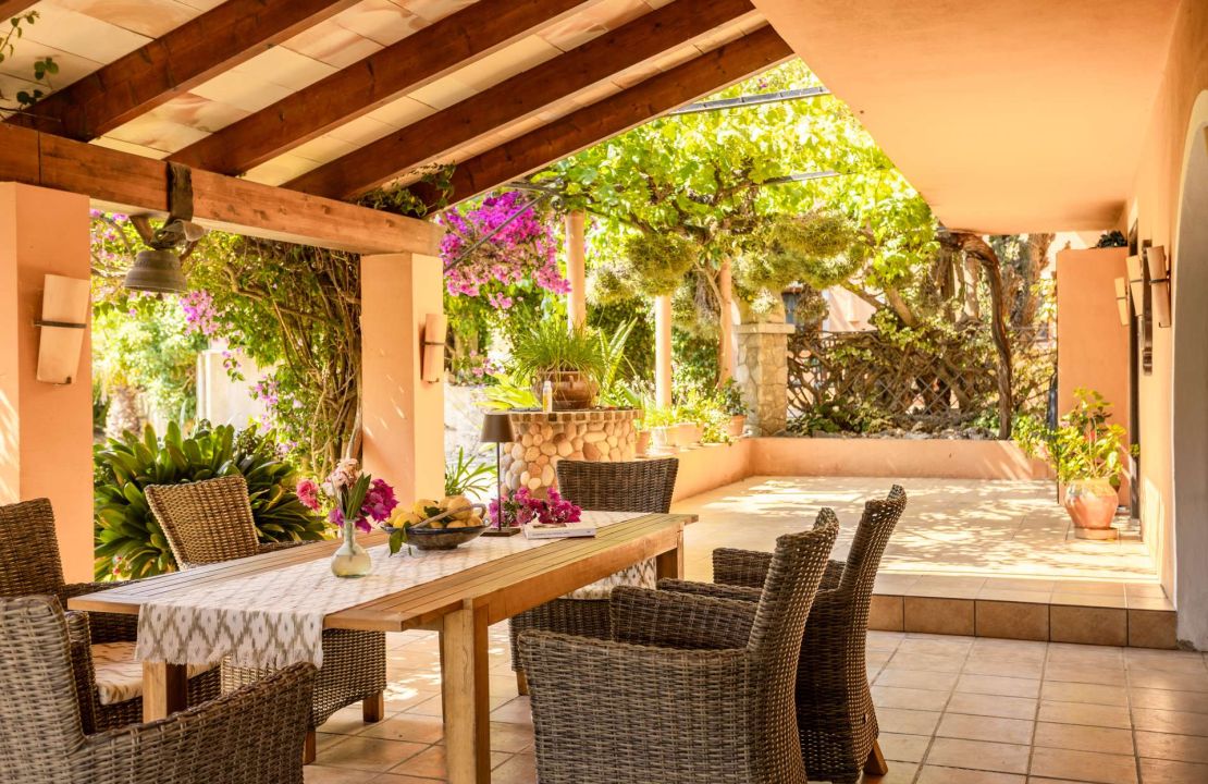Charming Country Retreat near Campanet with Main House & Guesthouse